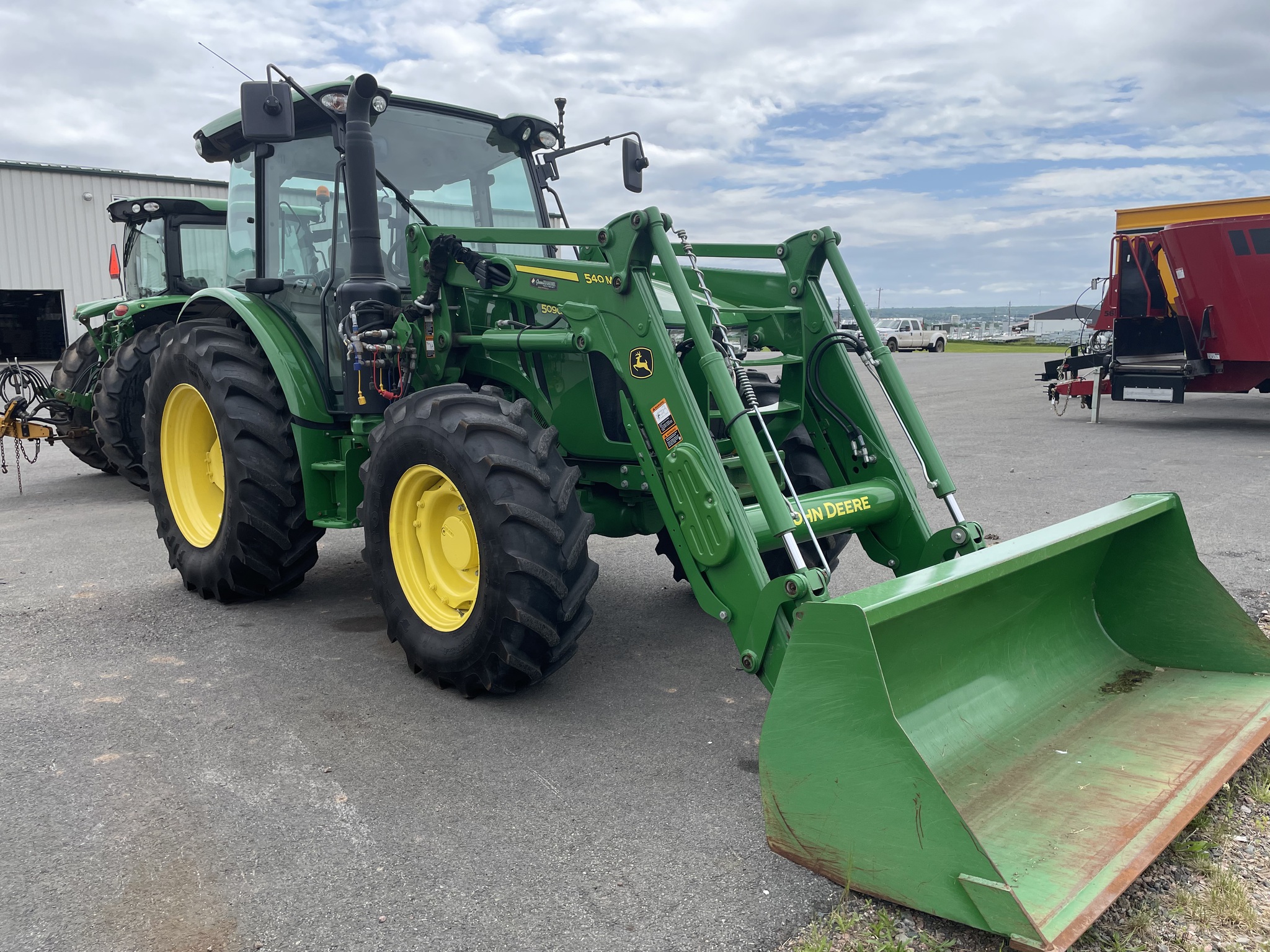 2022 John Deere 5090M Image 7