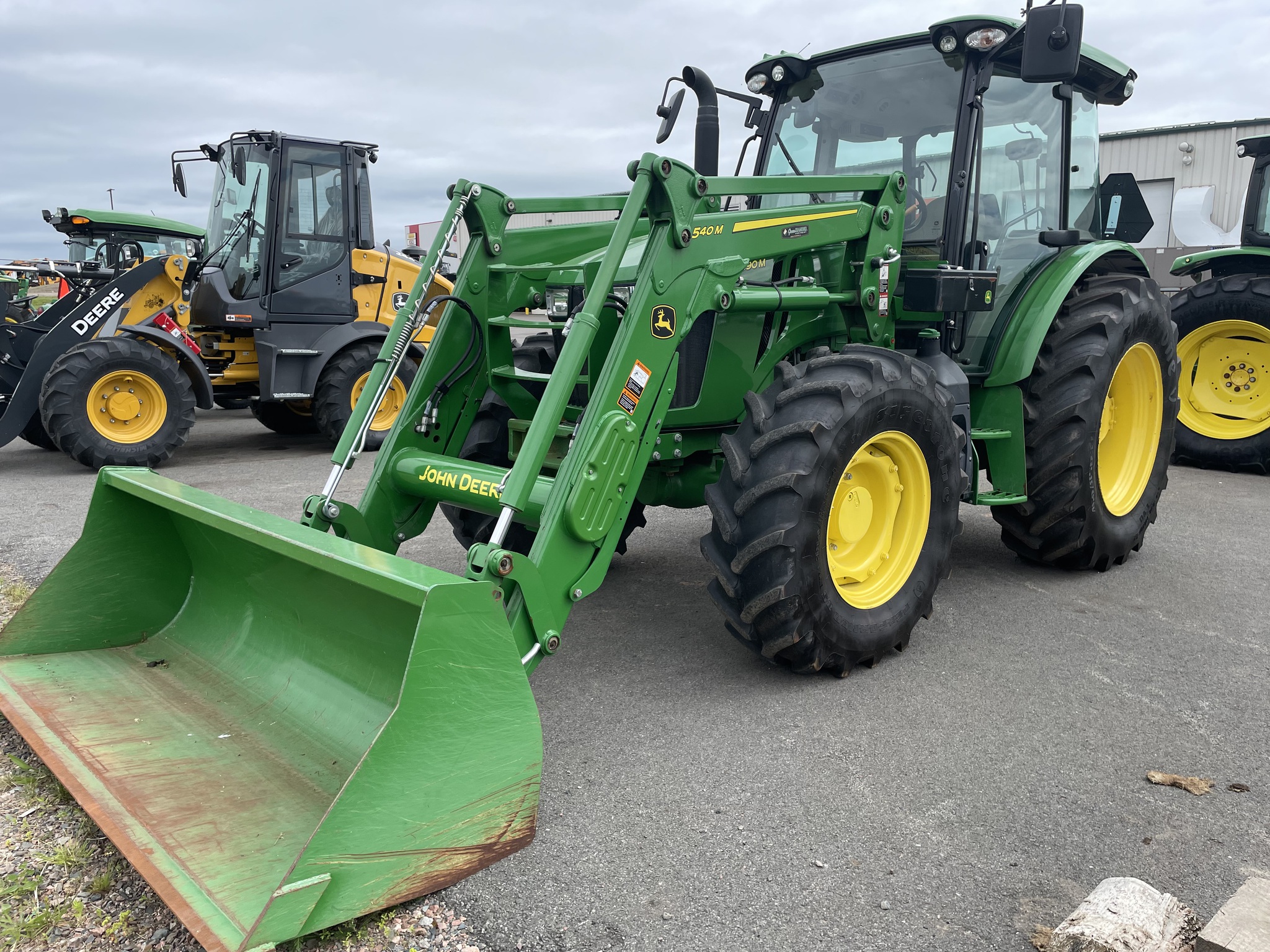 2022 John Deere 5090M Image 1