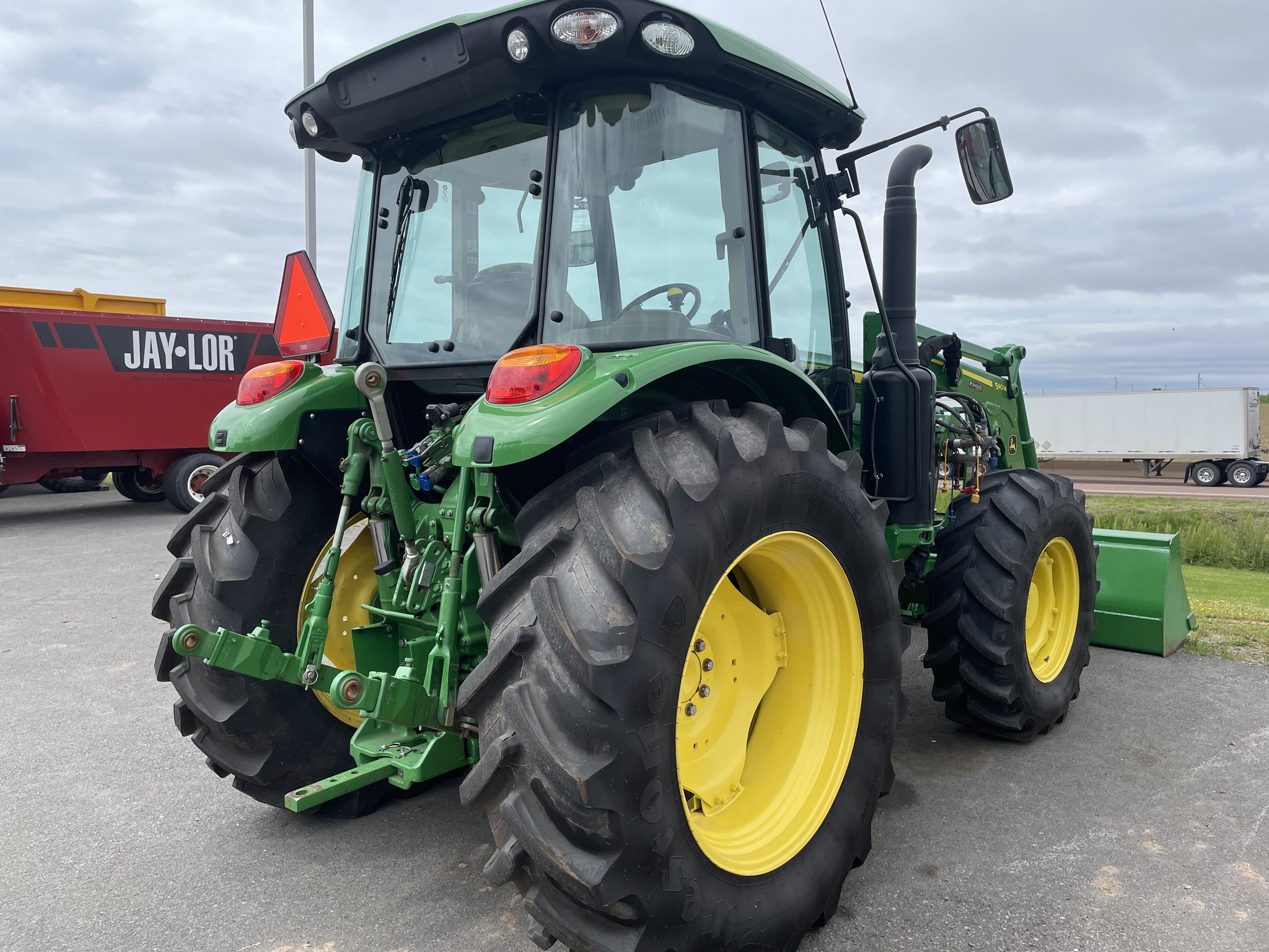 2022 John Deere 5090M Image 6