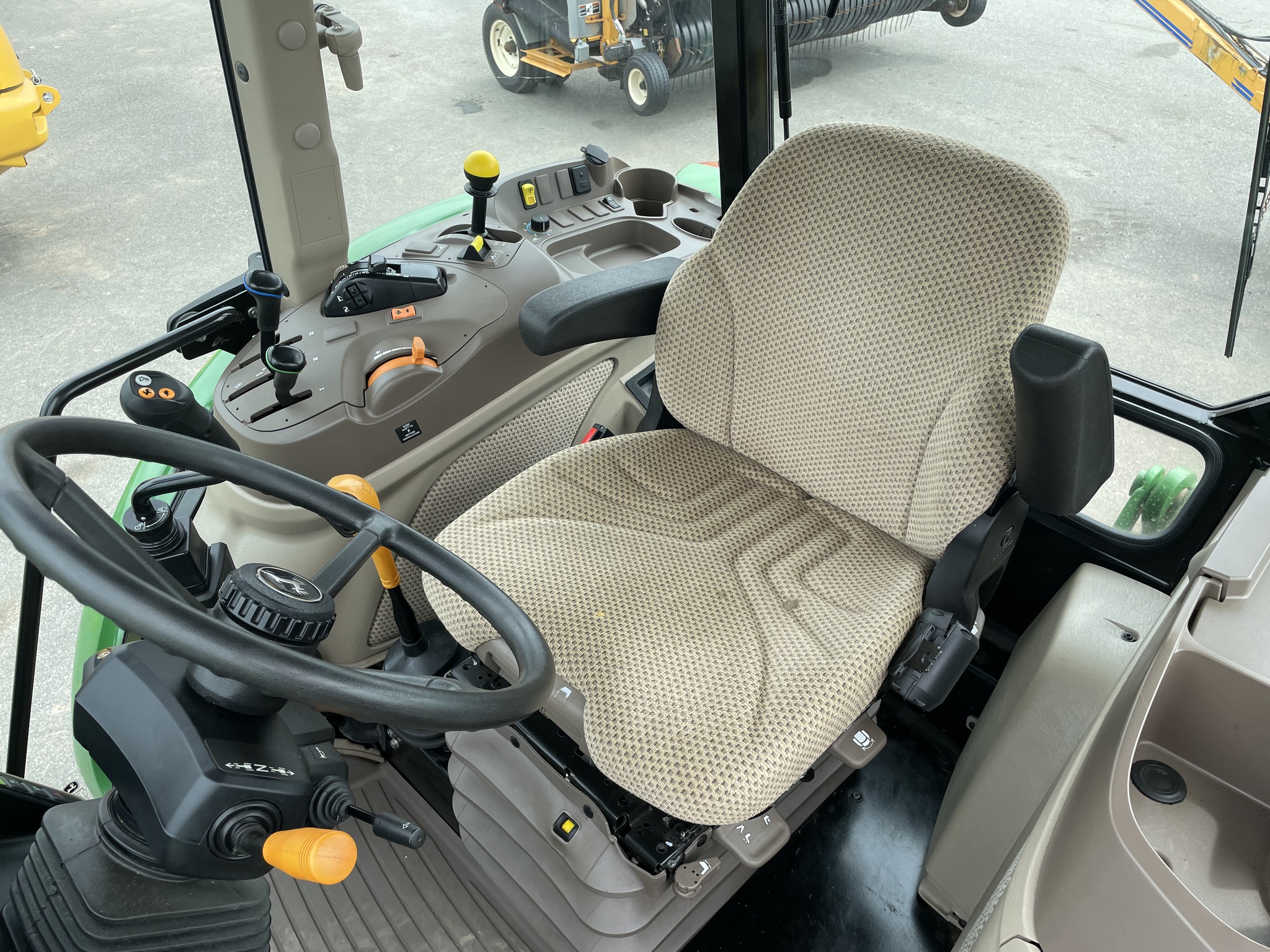 2022 John Deere 5090M Image 16