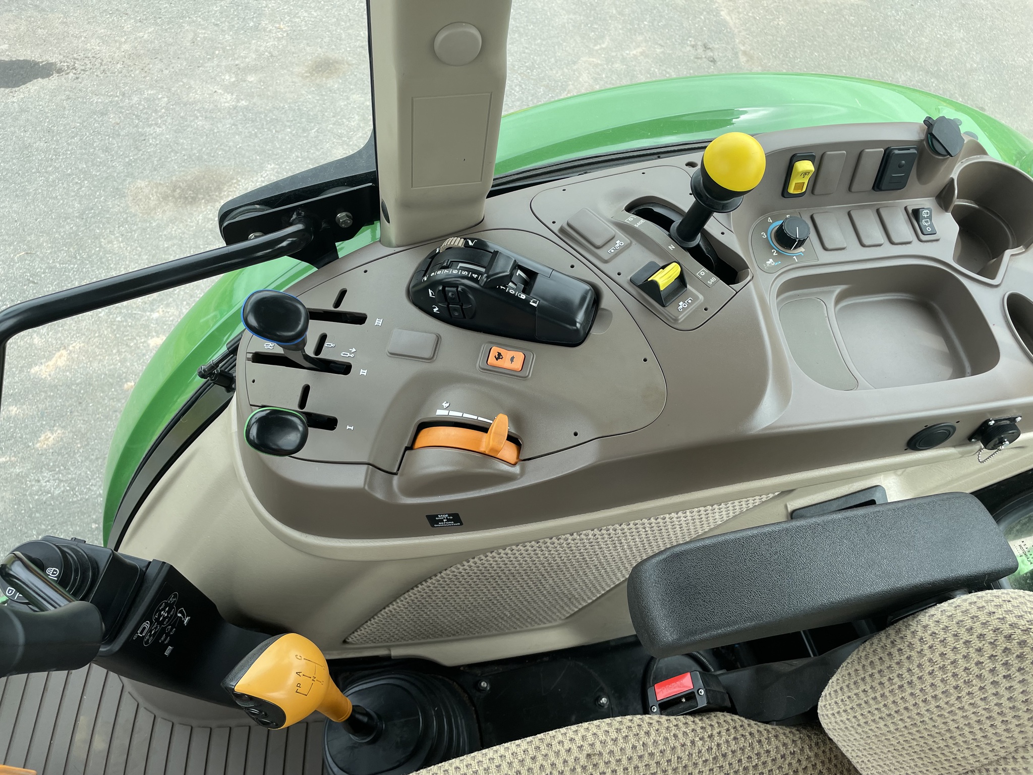 2022 John Deere 5090M Image 17