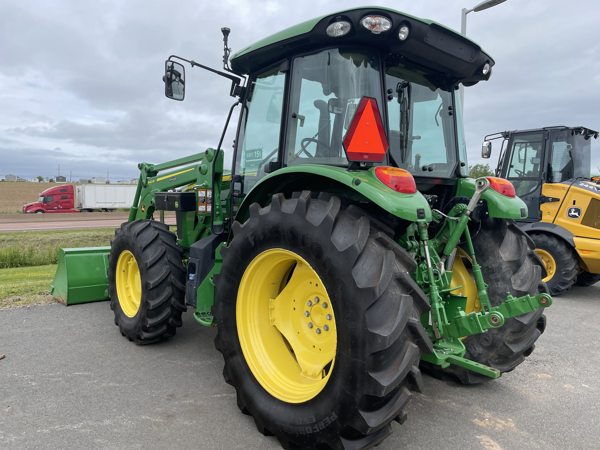 2022 John Deere 5090M Image 2