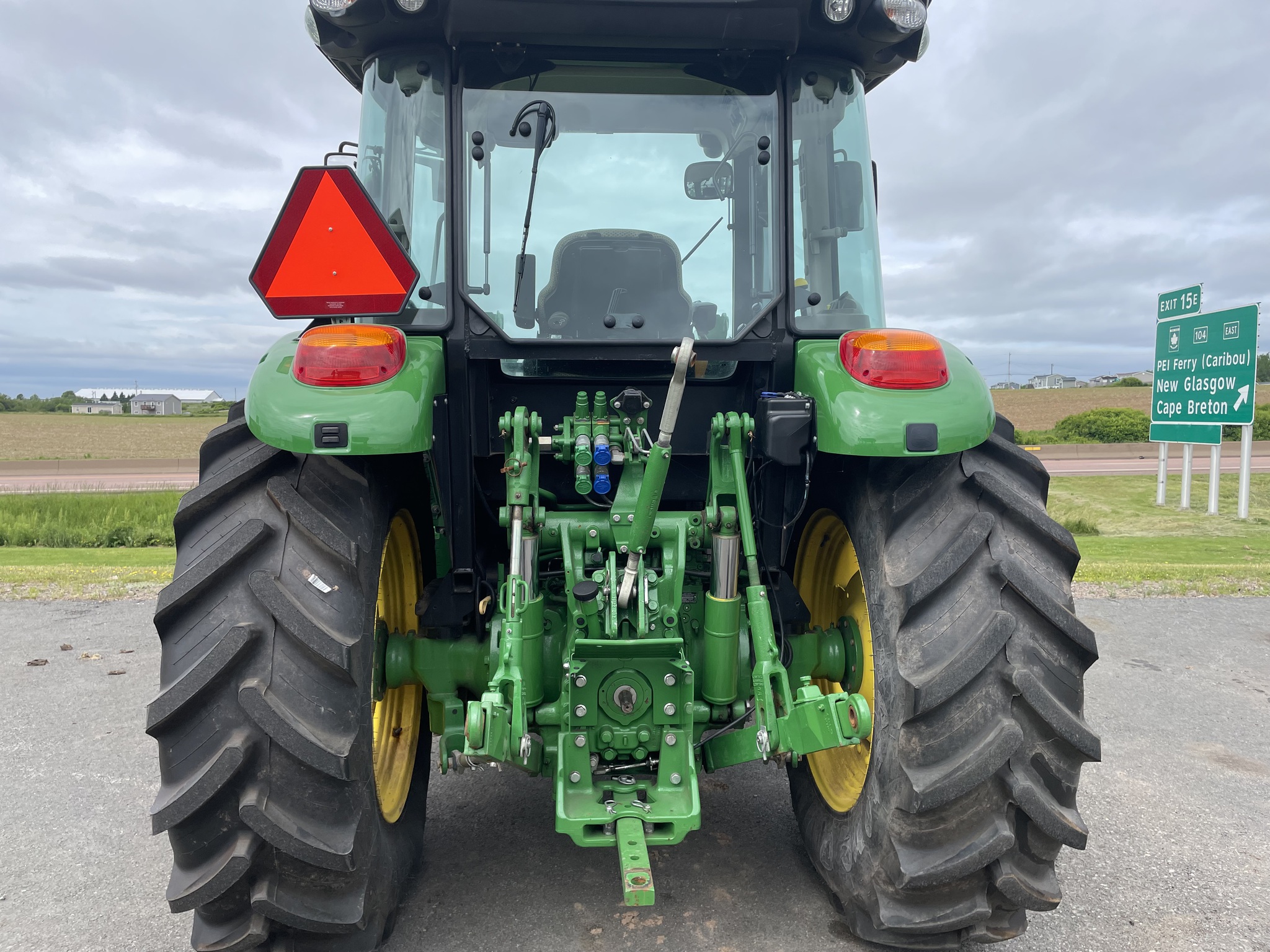 2022 John Deere 5090M Image 3