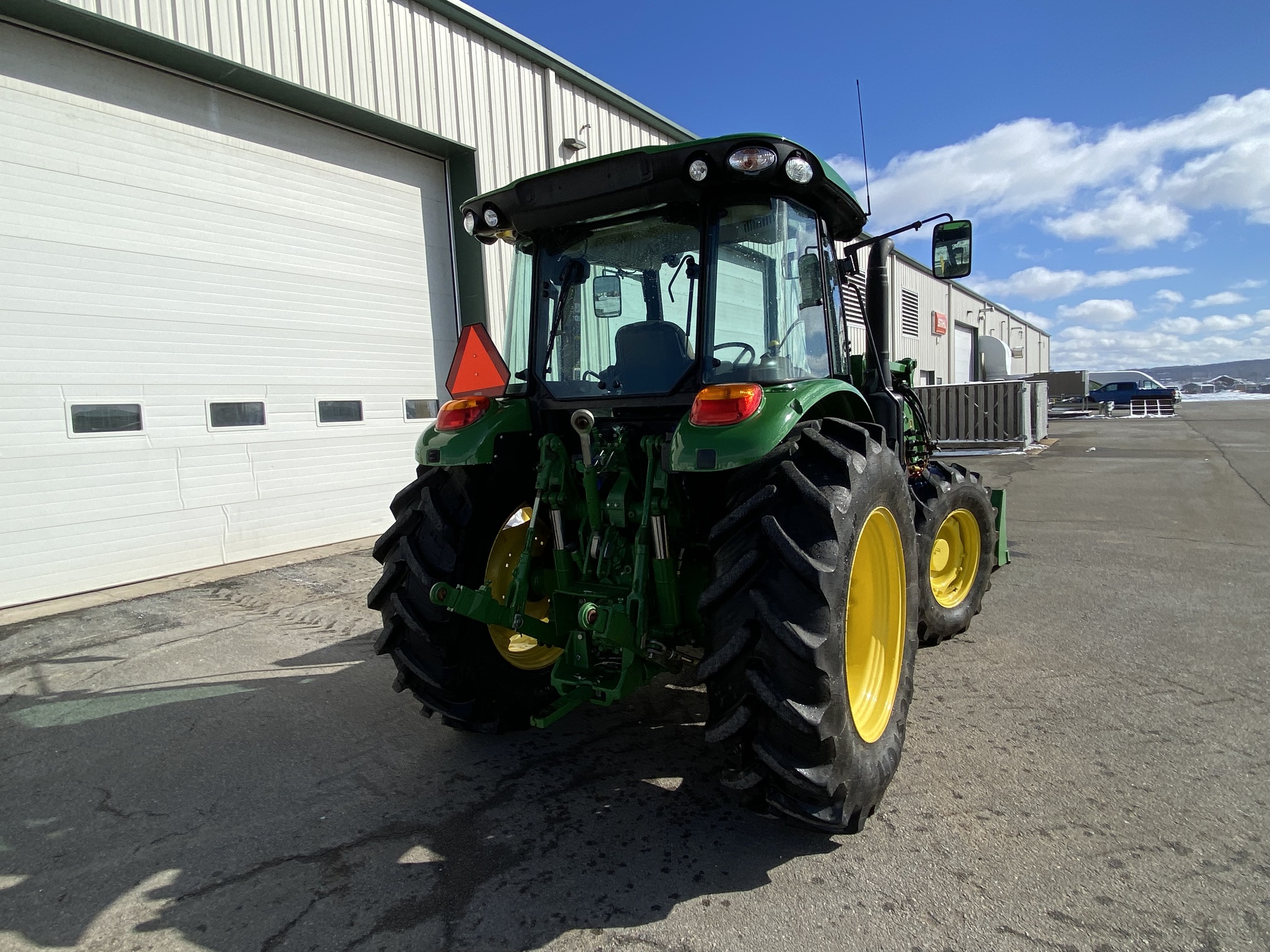 2022 John Deere 5090M Image 4