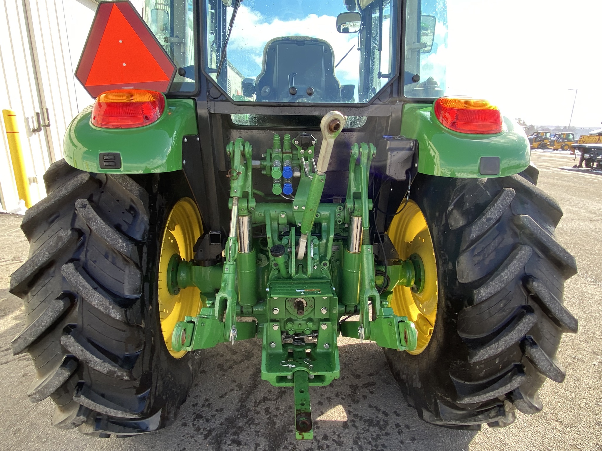 2022 John Deere 5090M Image 6
