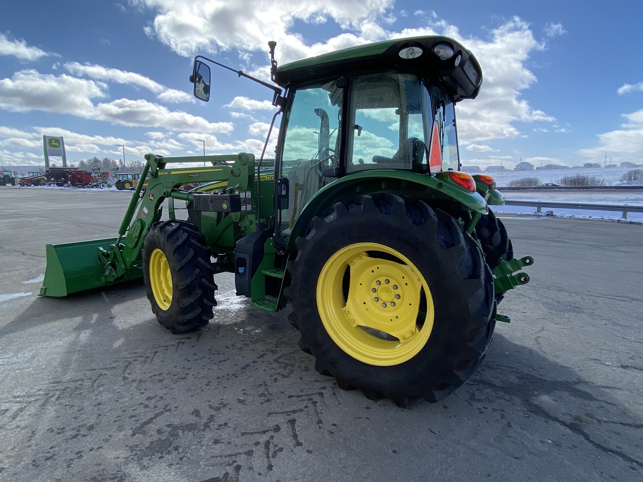 2022 John Deere 5090M Image 5
