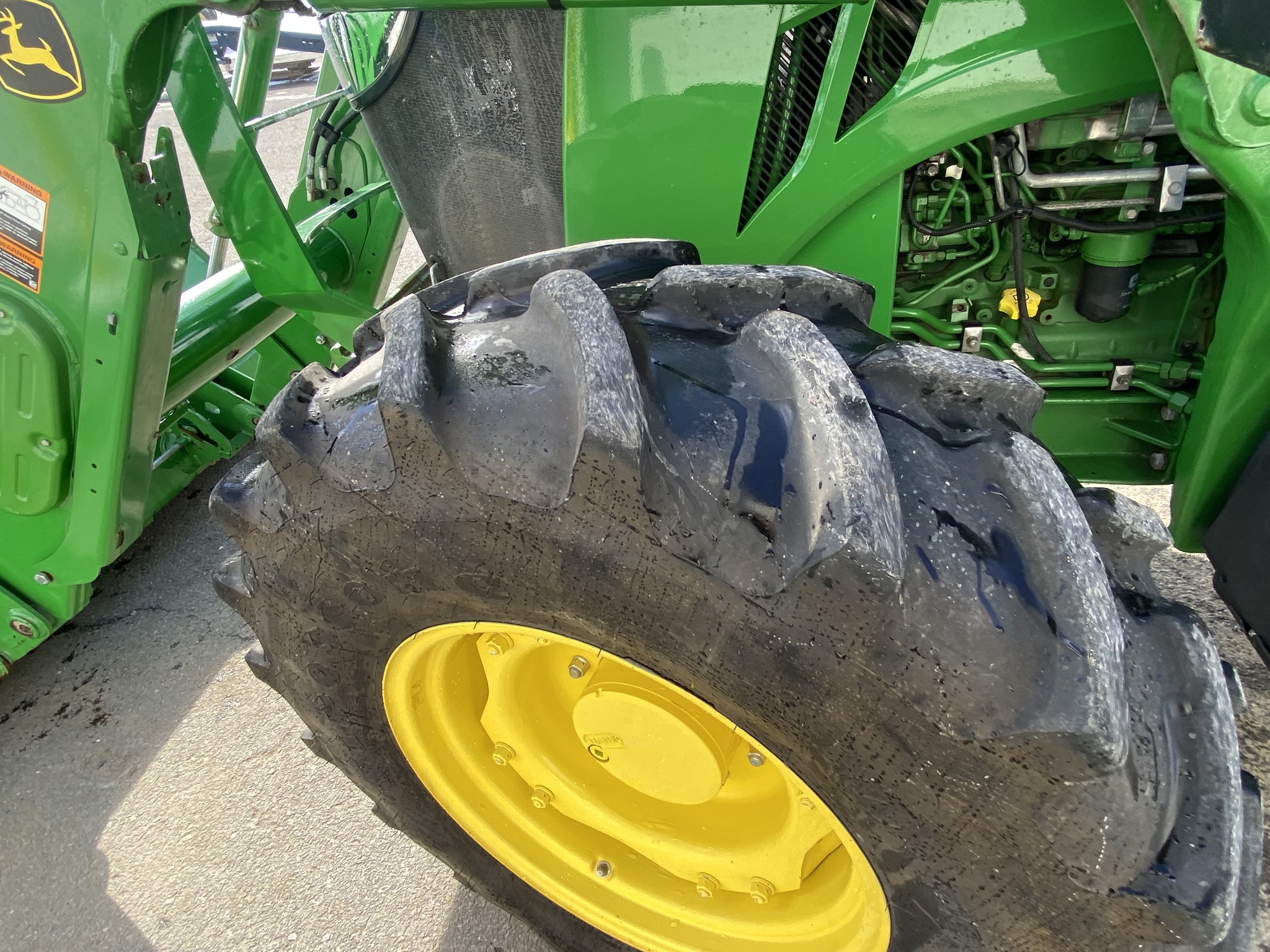 2022 John Deere 5090M Image 9