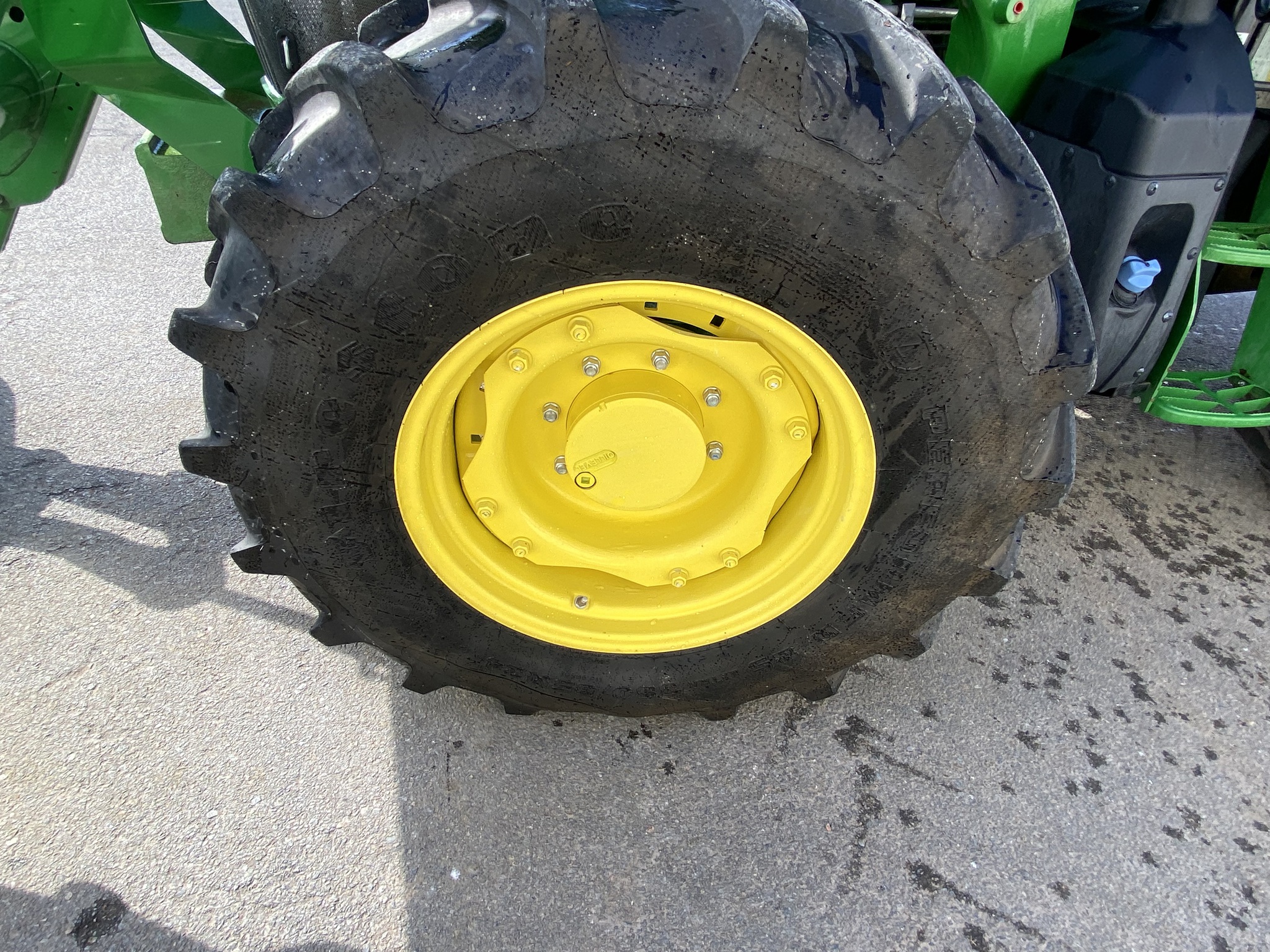 2022 John Deere 5090M Image 10