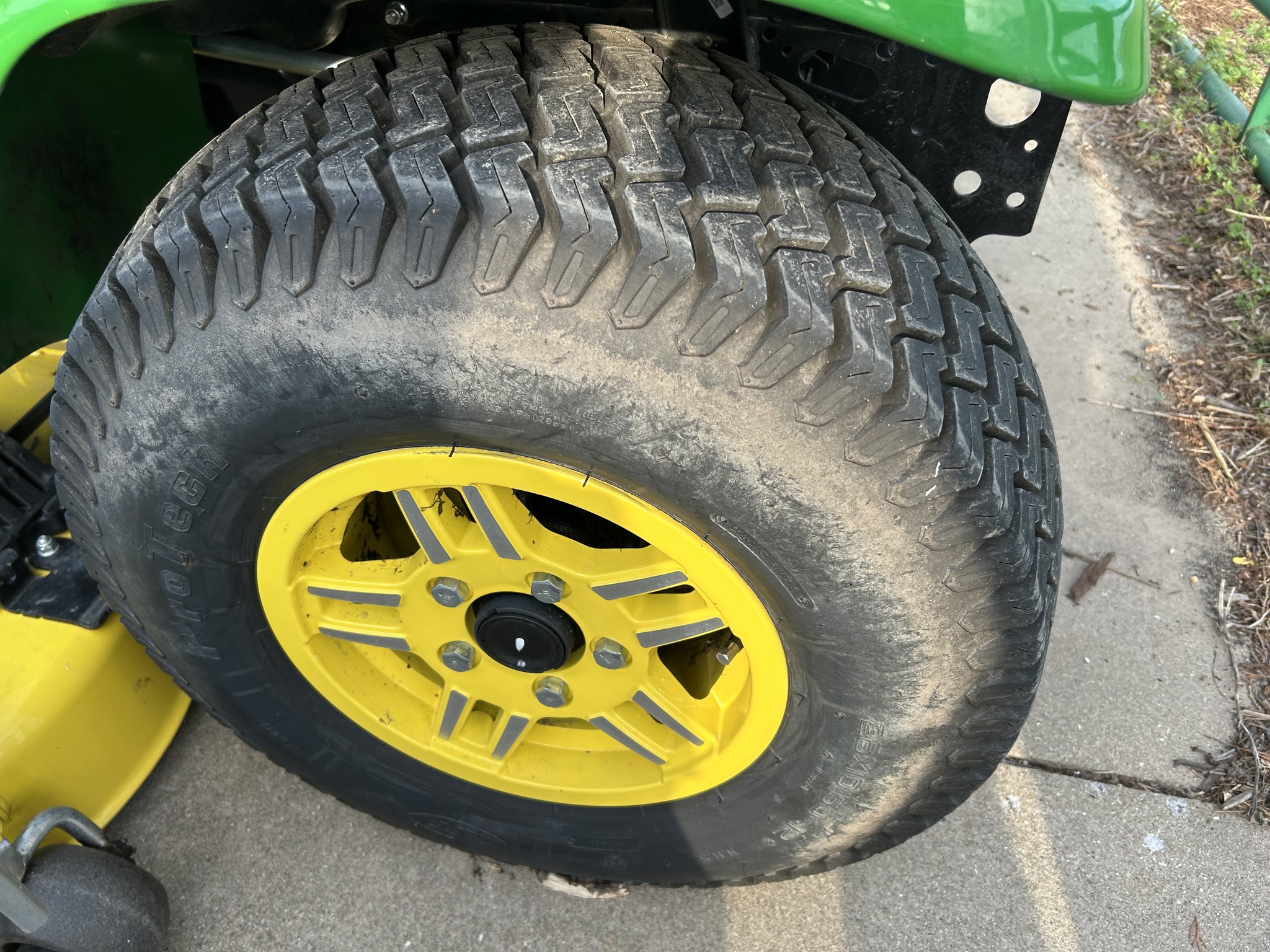  2022 John Deere X734 at Heritage Tractor in Streator, IL