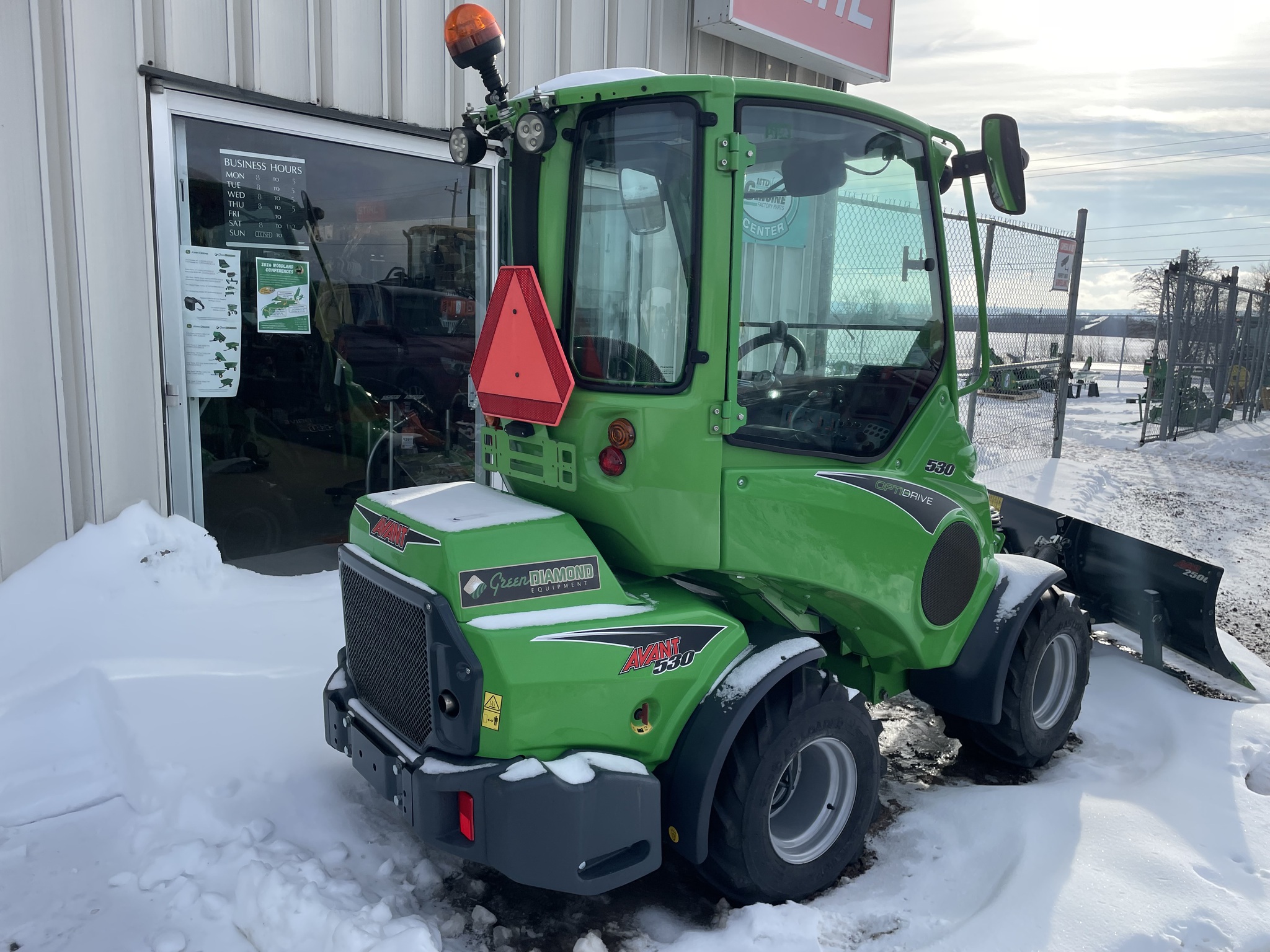 2023 Avant M530 Image 3