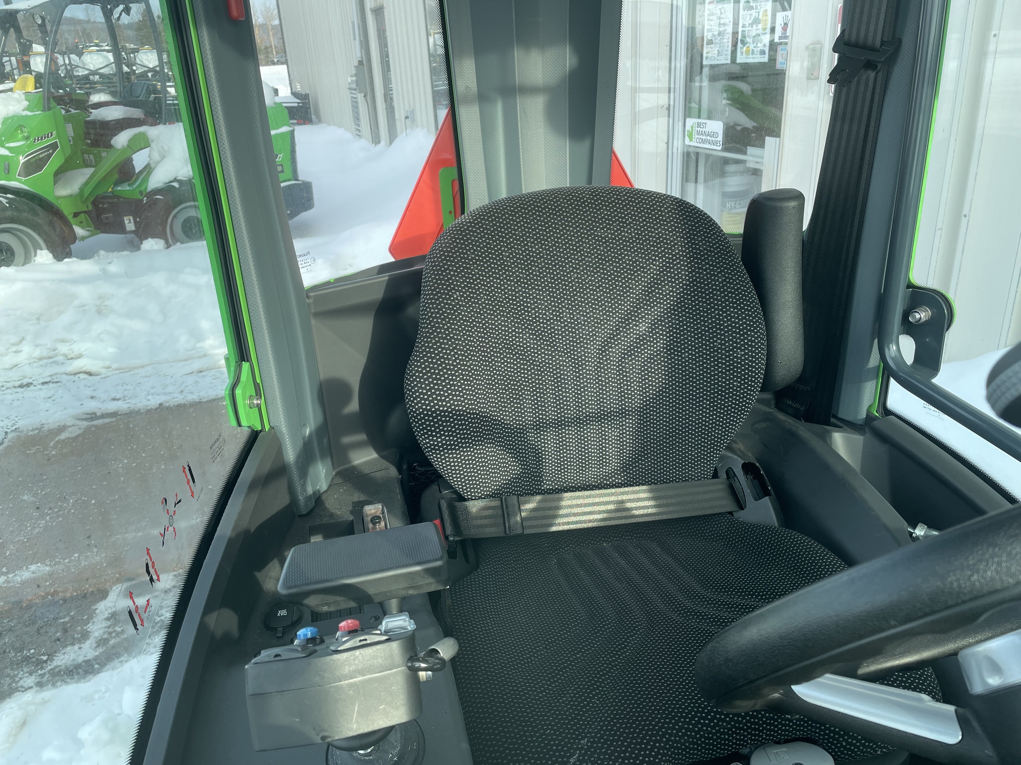 2023 Avant M530 Image 6