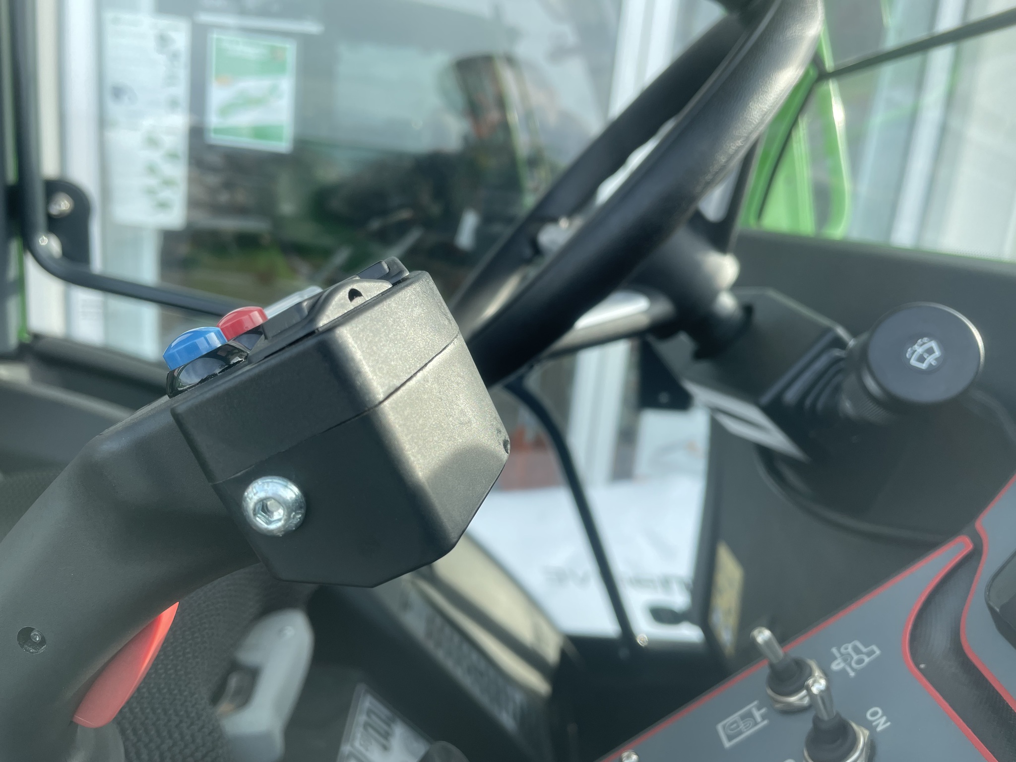 2023 Avant M530 Image 8