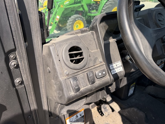 2024 John Deere XUV 835M - Photo20