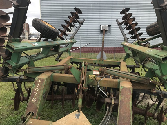 1990 John Deere 630 Photo 2