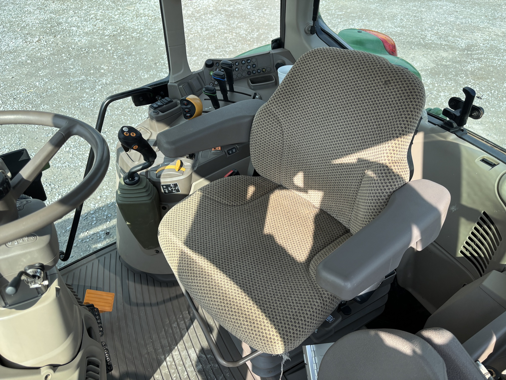 2023 John Deere 6120M Image 24
