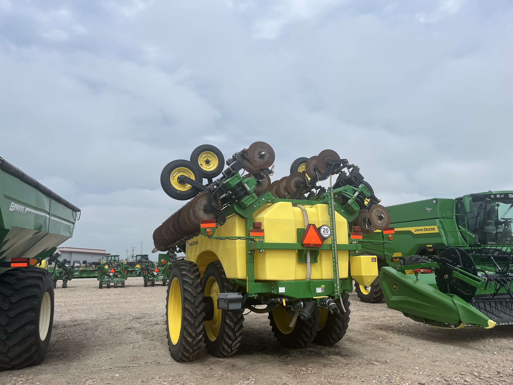 2022 John Deere 2530L Image 8