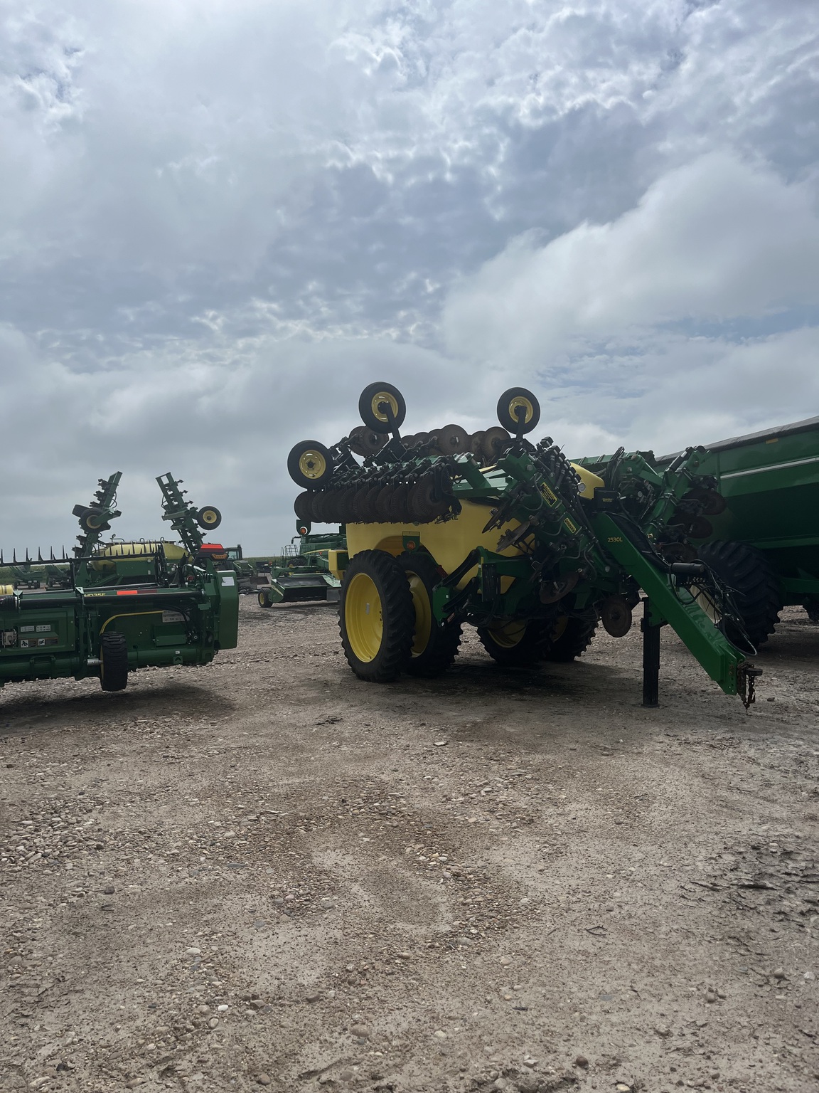 2022 John Deere 2530L Image 5