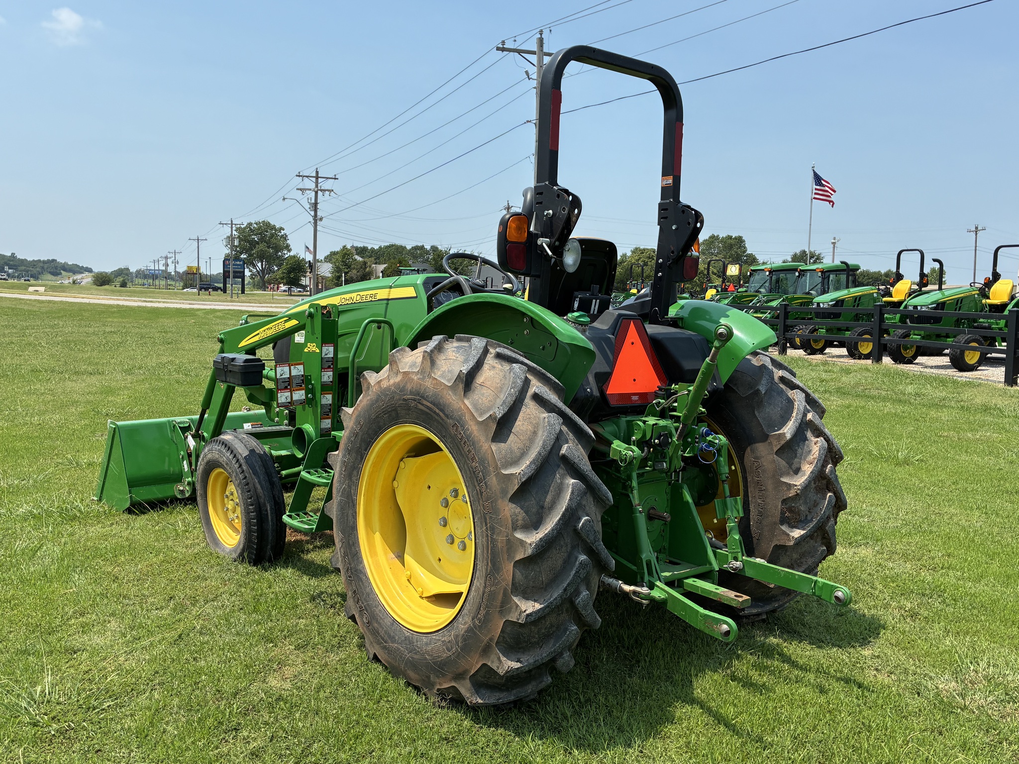 2020 John Deere 5075E Image 2
