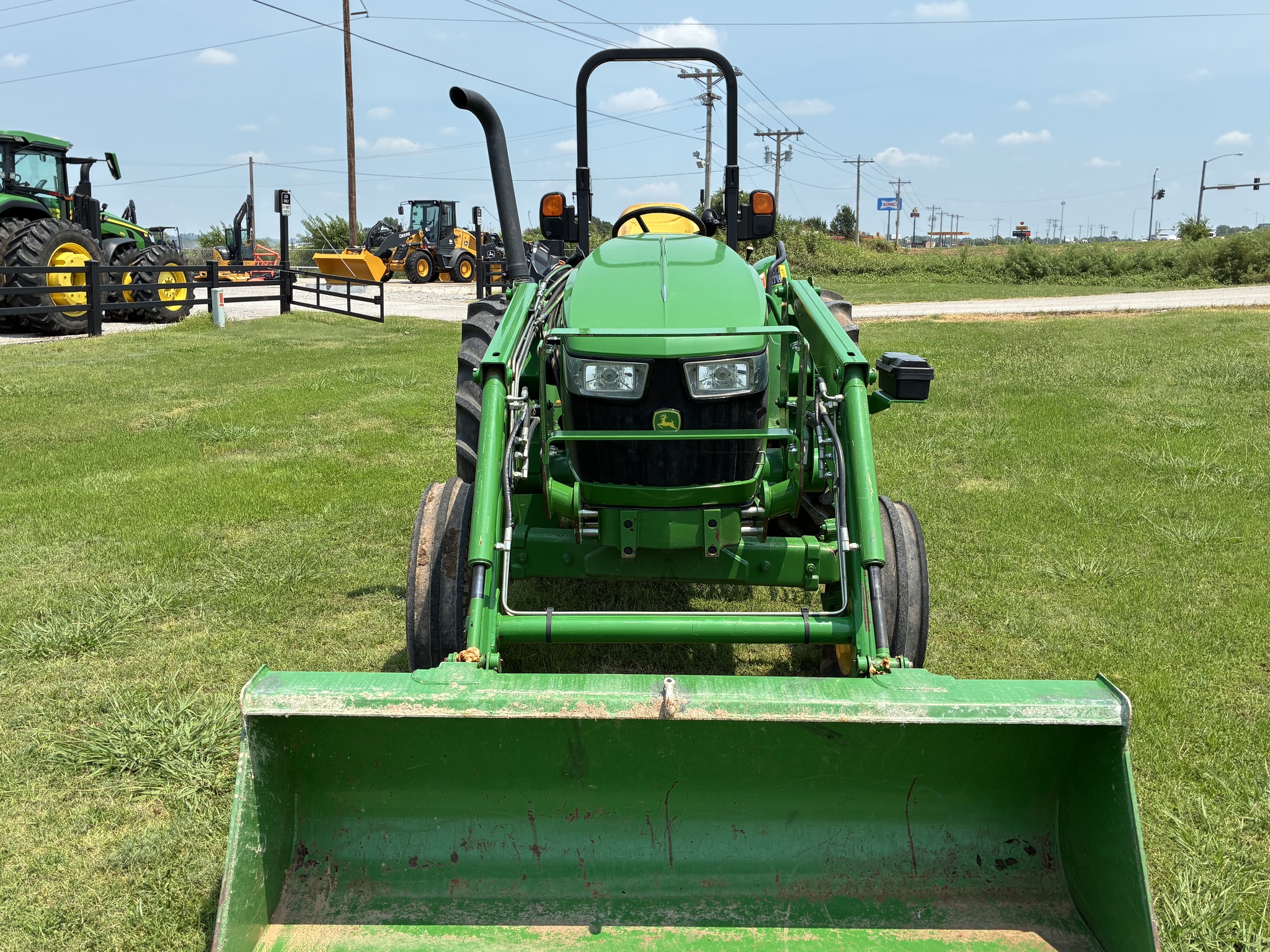 2020 John Deere 5075E Image 7