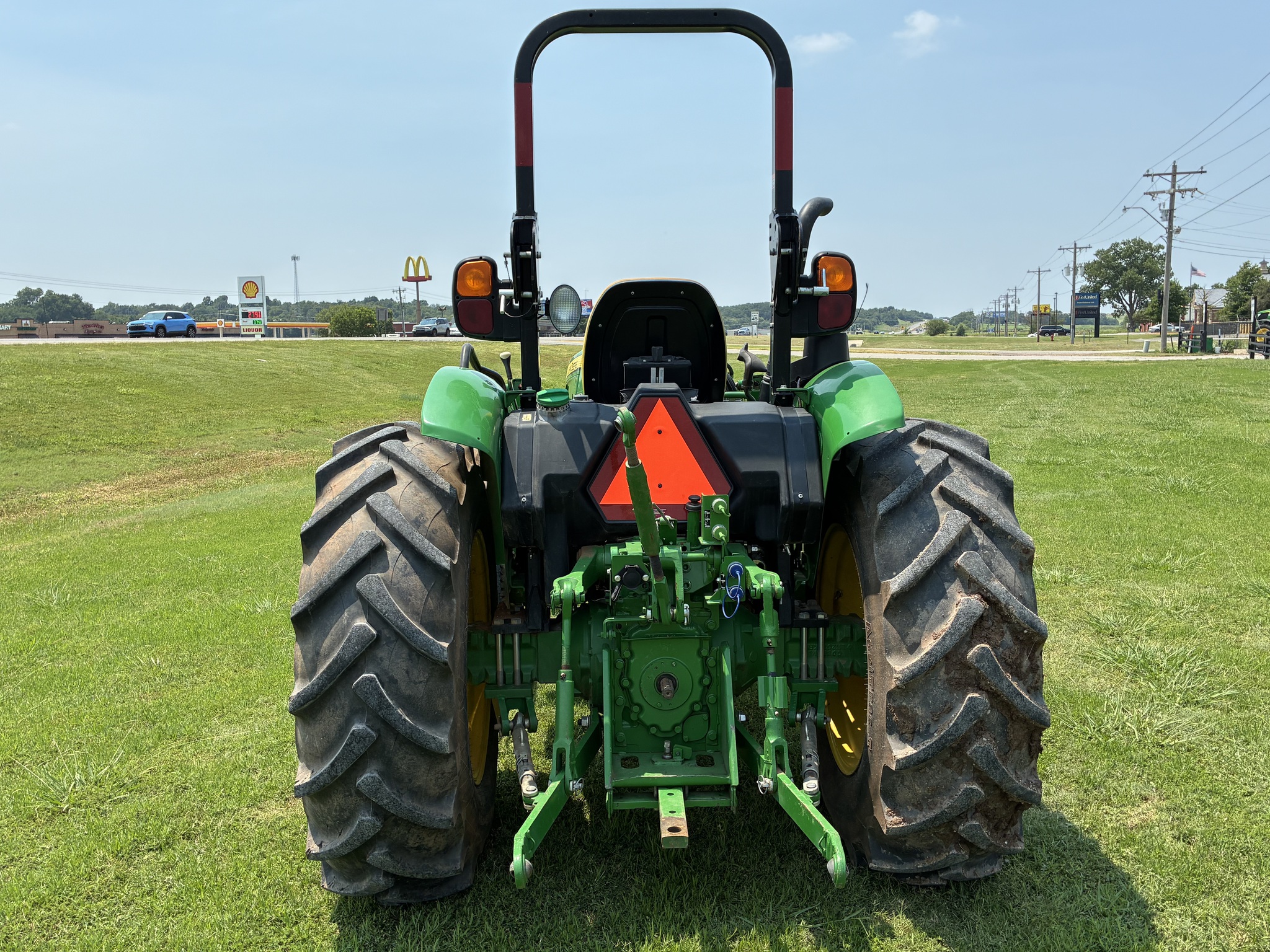 2020 John Deere 5075E Image 3