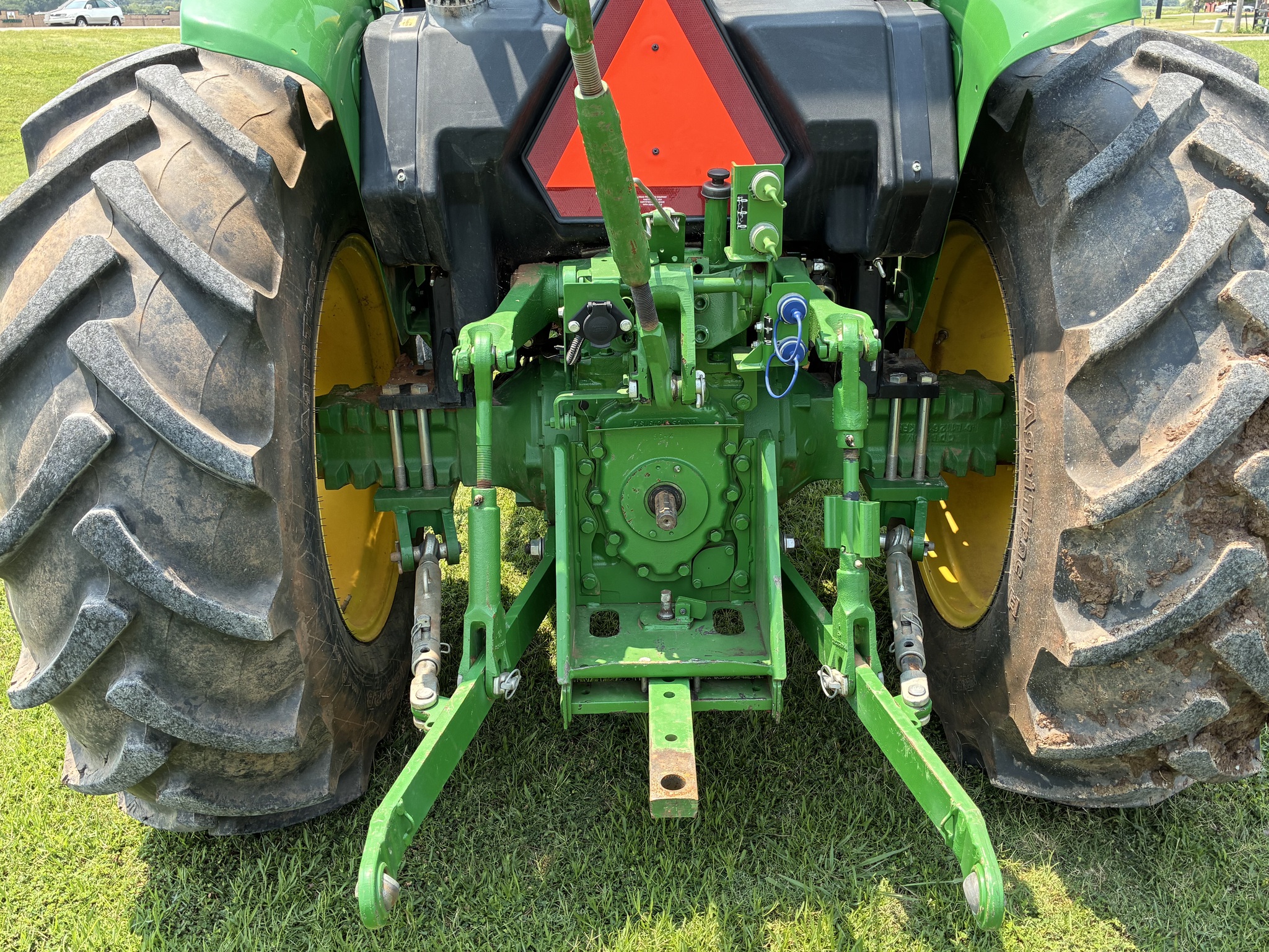 2020 John Deere 5075E Image 4