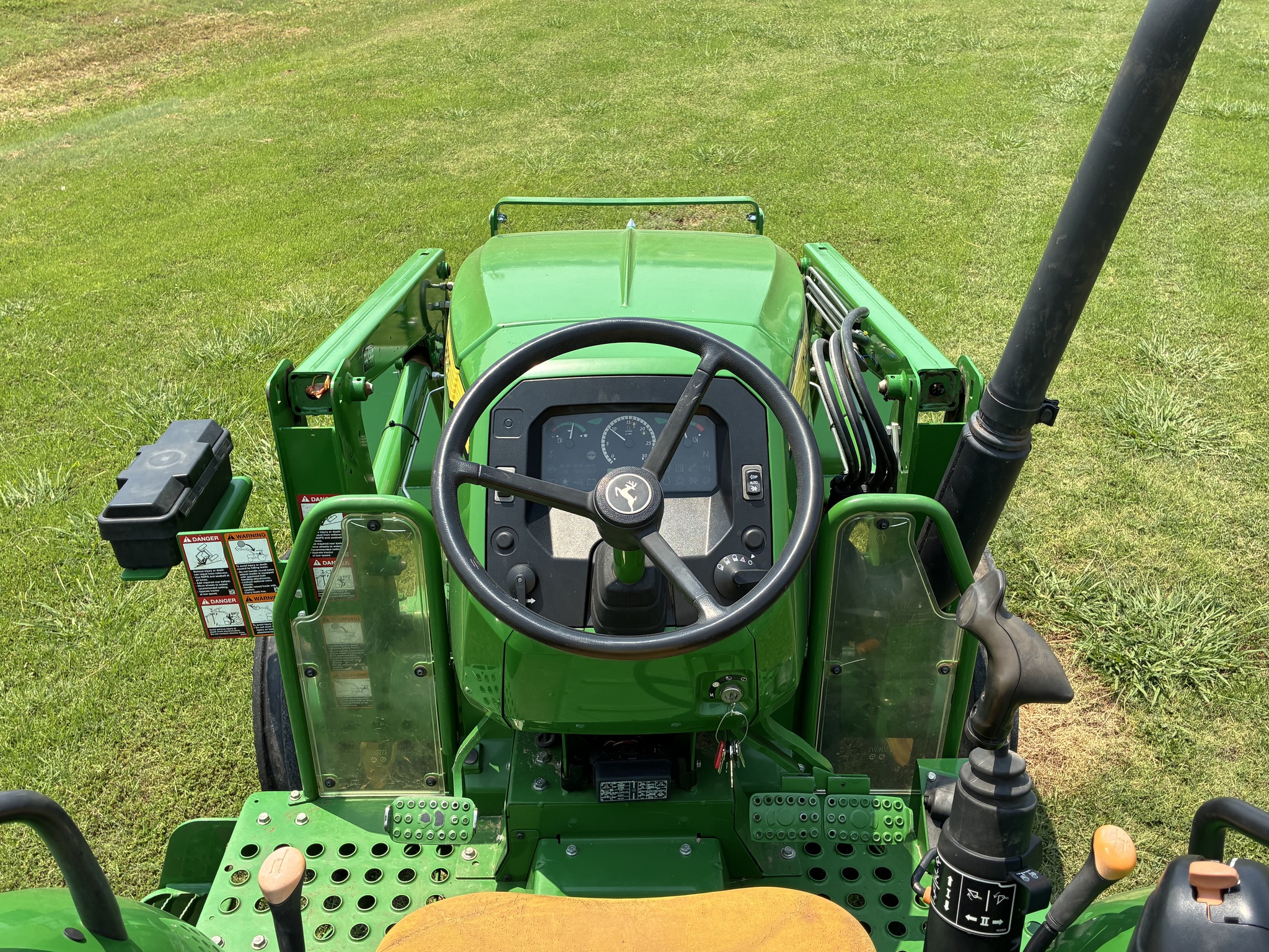 2020 John Deere 5075E Image 8
