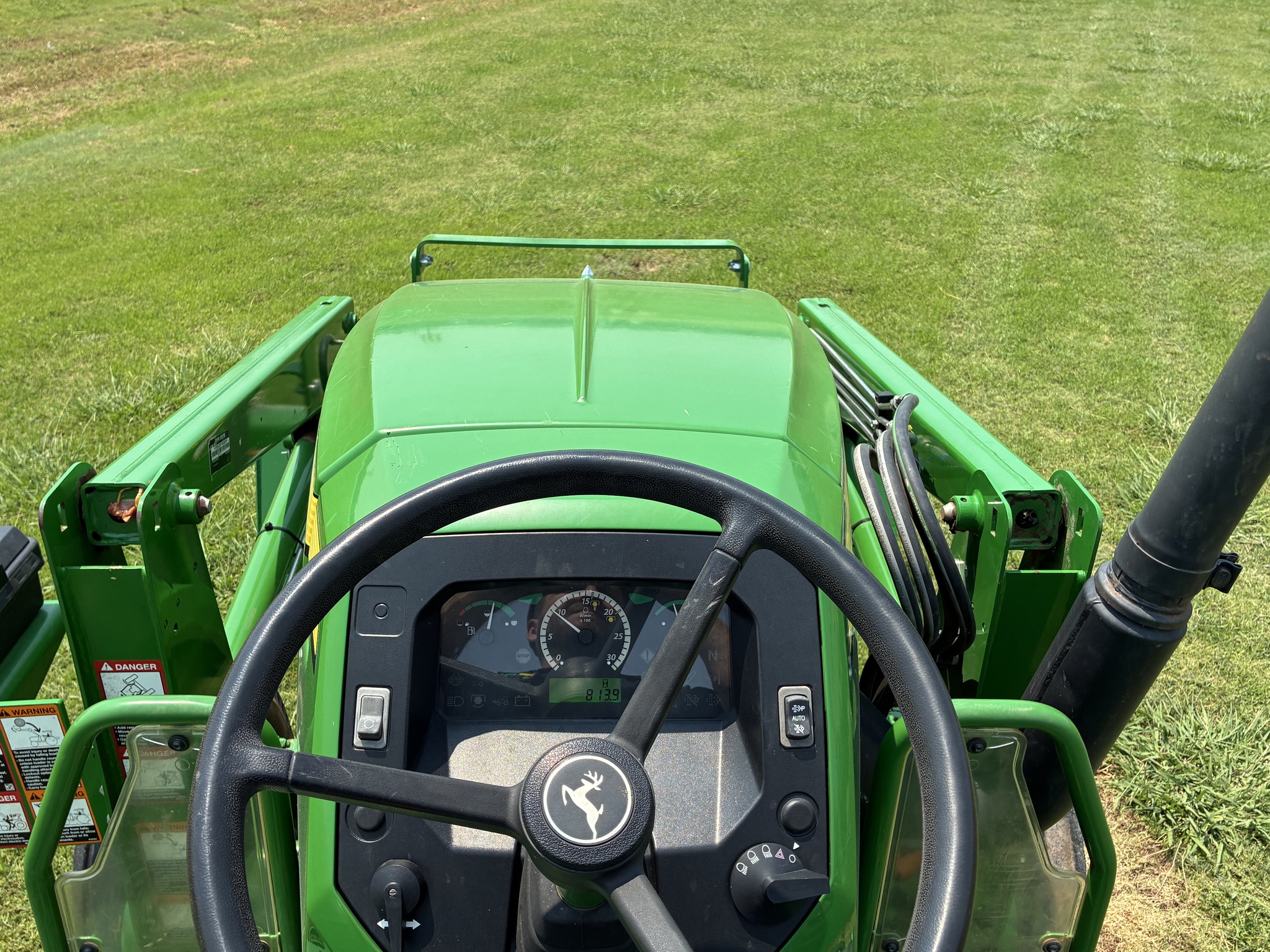 2020 John Deere 5075E Image 11
