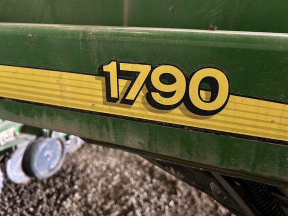 Used 2005 John Deere 1790 Planters: Drawn at Koenig Equipment in Anna, OH - Photo5
