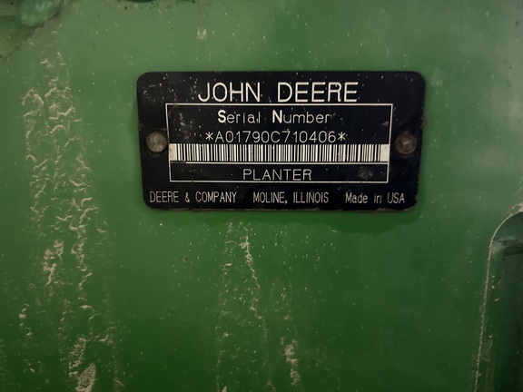 Used 2005 John Deere 1790 Planters: Drawn at Koenig Equipment in Anna, OH - Photo25