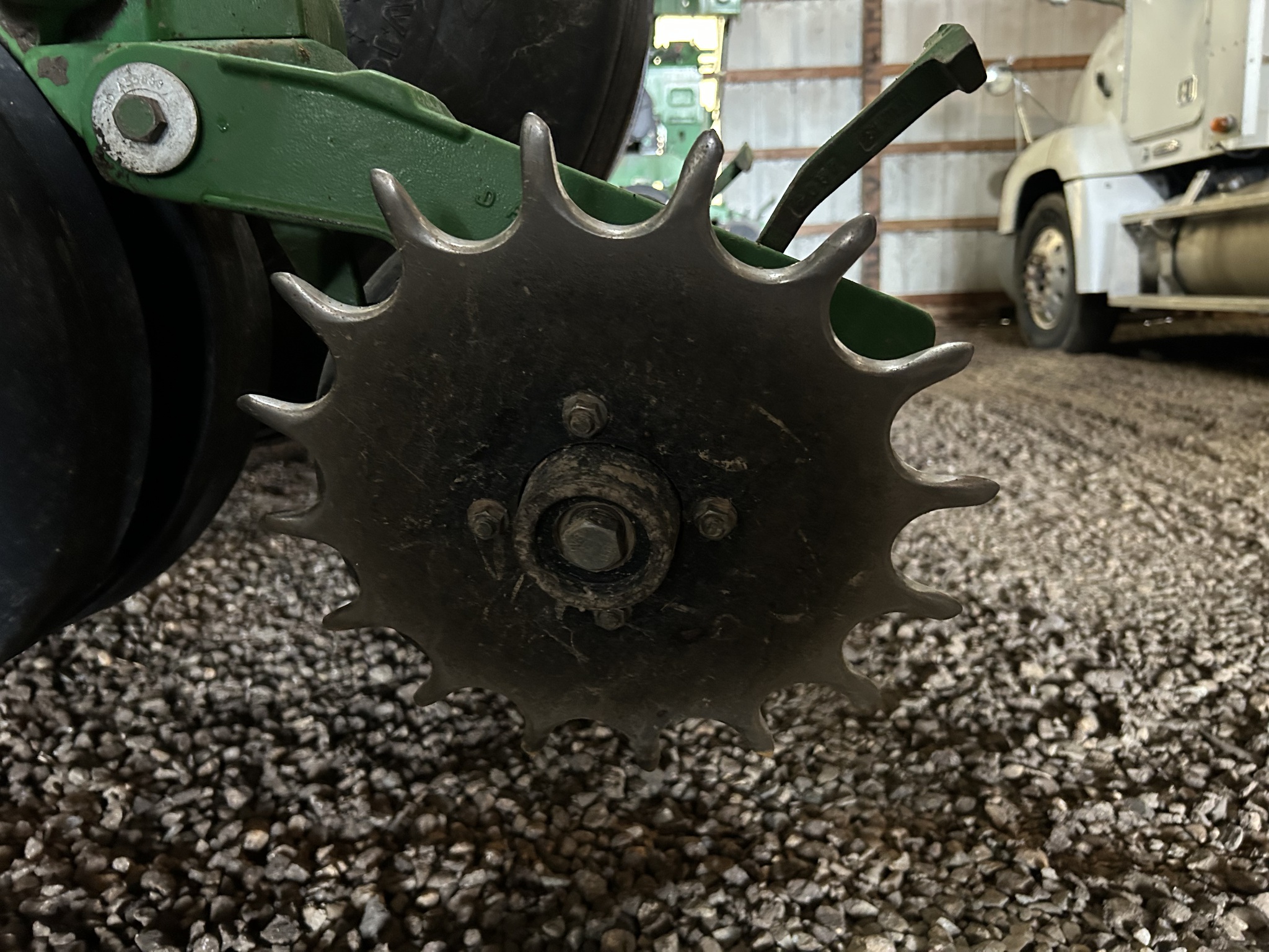 Used 2005 John Deere 1790 Planters: Drawn at Koenig Equipment in Anna, OH - PhotoXL18