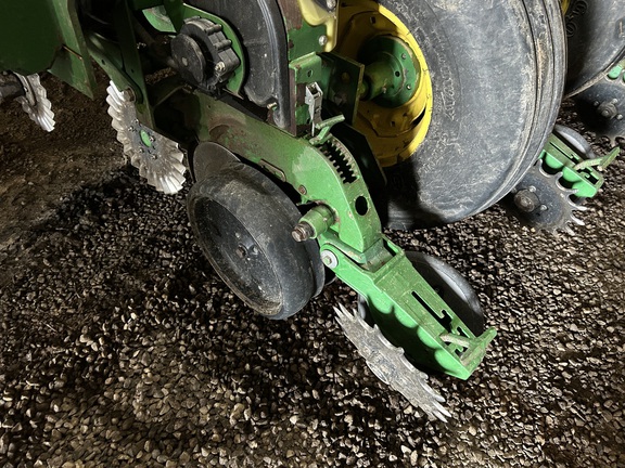 Used 2005 John Deere 1790 Planters: Drawn at Koenig Equipment in Anna, OH - Photo15