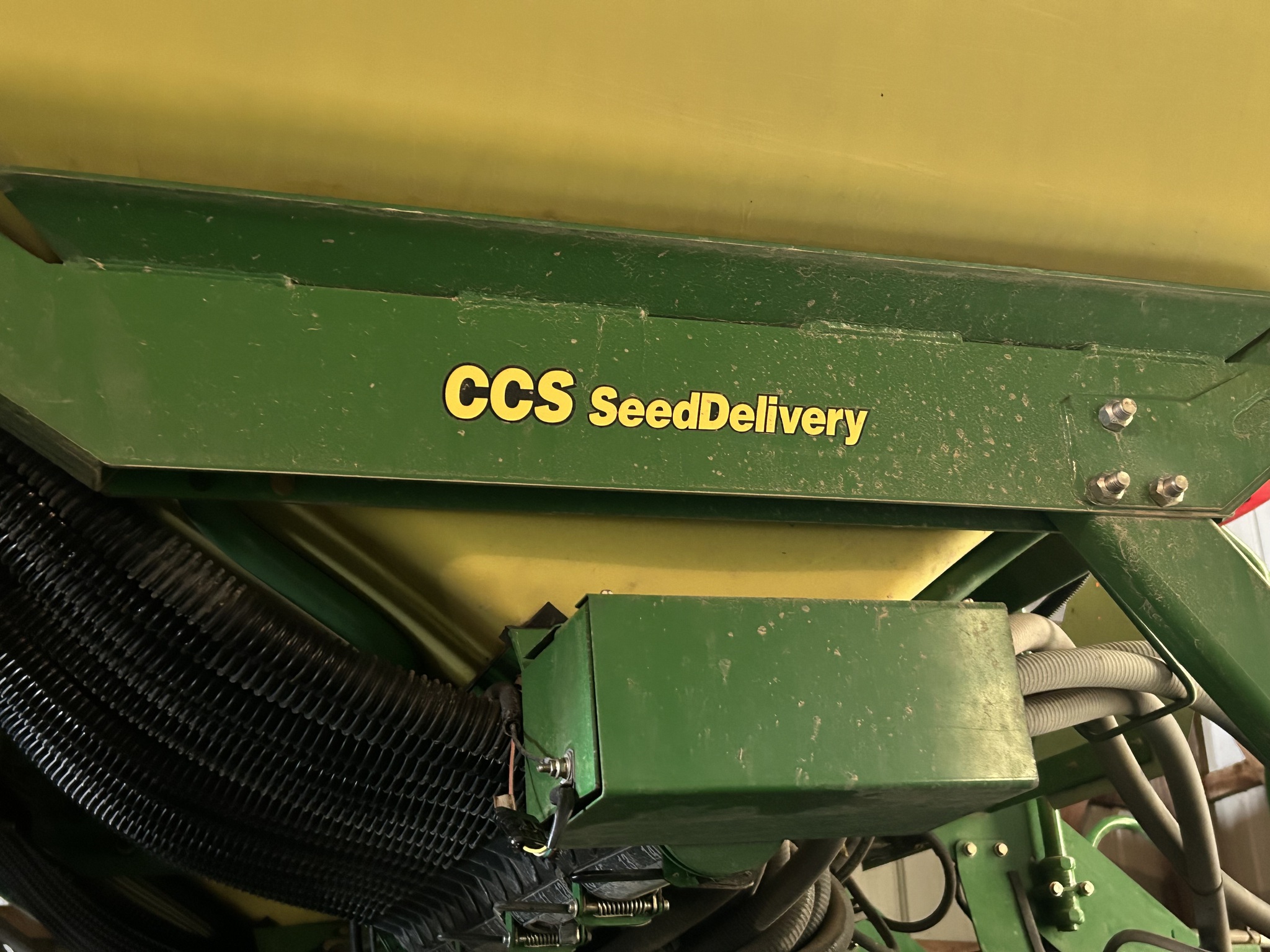 Used 2005 John Deere 1790 Planters: Drawn at Koenig Equipment in Anna, OH - PhotoXL4