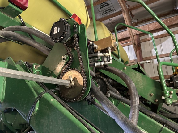 Used 2005 John Deere 1790 Planters: Drawn at Koenig Equipment in Anna, OH - Photo10