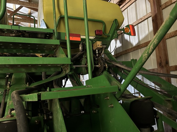 Used 2005 John Deere 1790 Planters: Drawn at Koenig Equipment in Anna, OH - Photo11