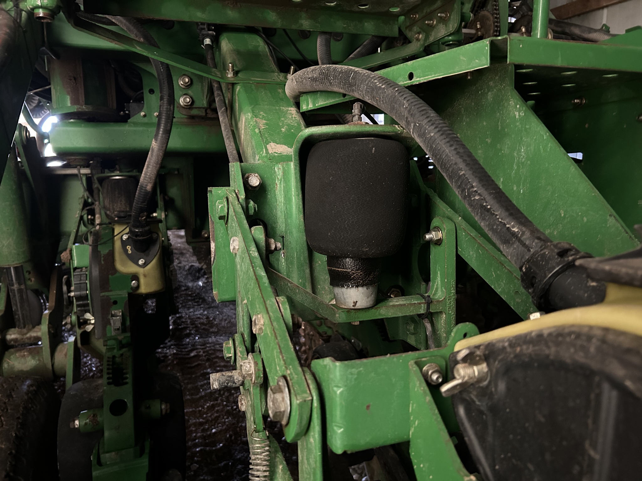 Used 2005 John Deere 1790 Planters: Drawn at Koenig Equipment in Anna, OH - PhotoXL16