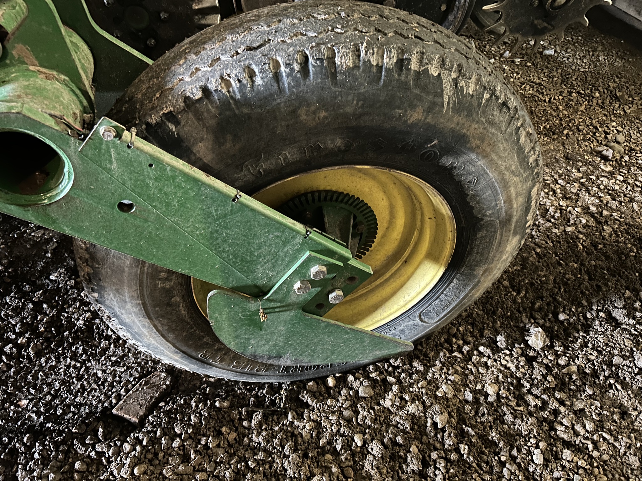 Used 2005 John Deere 1790 Planters: Drawn at Koenig Equipment in Anna, OH - PhotoXL19