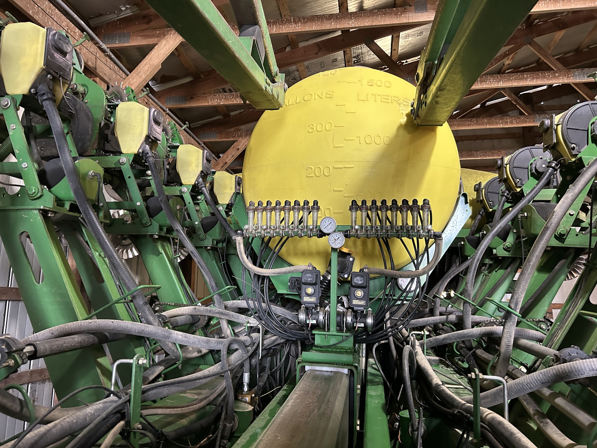 Used 2005 John Deere 1790 Planters: Drawn at Koenig Equipment in Anna, OH - PhotoXL7