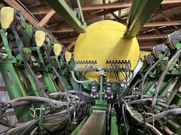 Used 2005 John Deere 1790 Planters: Drawn at Koenig Equipment in Anna, OH - Photo7