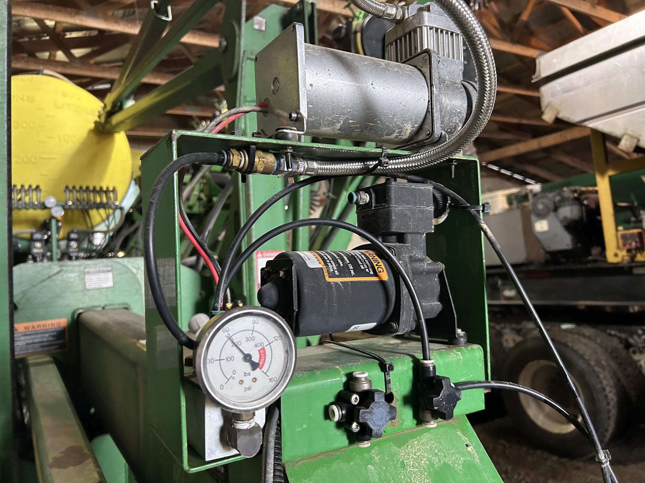 Used 2005 John Deere 1790 Planters: Drawn at Koenig Equipment in Anna, OH - PhotoXL6