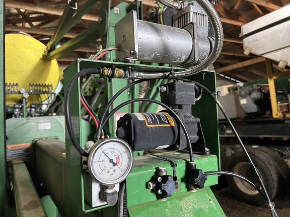 Used 2005 John Deere 1790 Planters: Drawn at Koenig Equipment in Anna, OH - Photo6