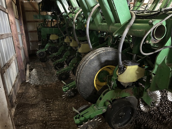 Used 2005 John Deere 1790 Planters: Drawn at Koenig Equipment in Anna, OH - Photo22