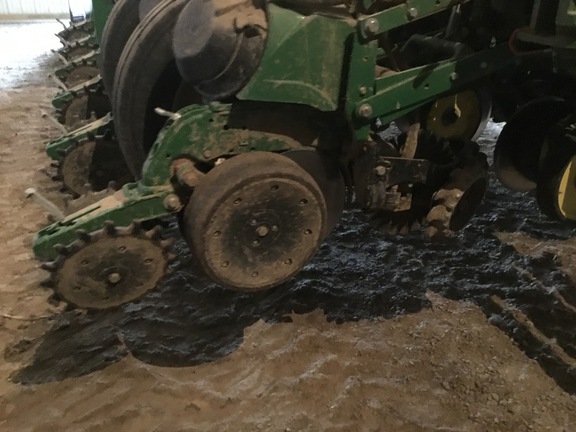 2023 John-Deere 1775NT