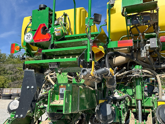 2023 John-Deere 1775NT