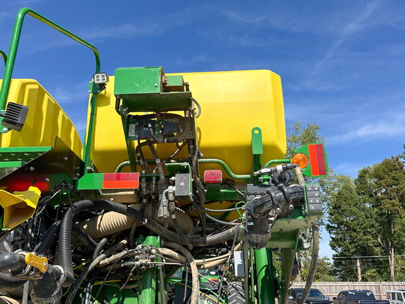 2023 John-Deere 1775NT