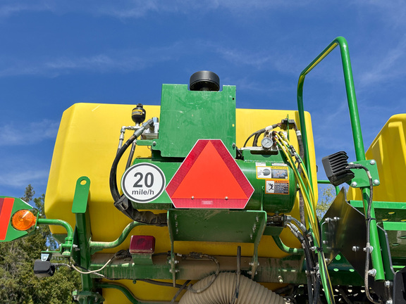 2023 John-Deere 1775NT