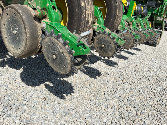 2023 John-Deere 1775NT