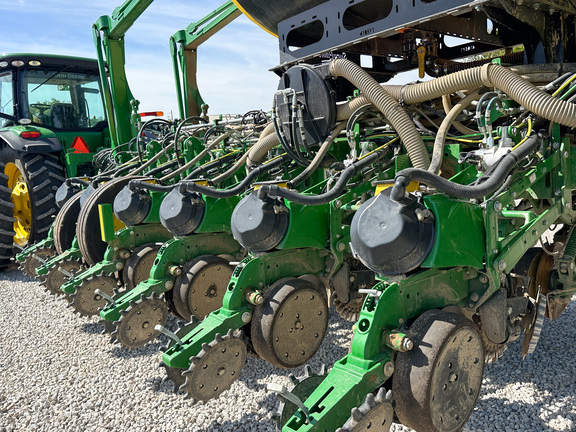 2023 John-Deere 1775NT