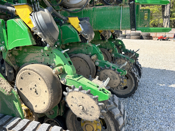 2023 John-Deere 1775NT