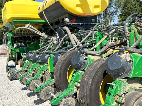 2023 John-Deere 1775NT