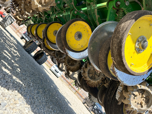 2023 John-Deere 1775NT